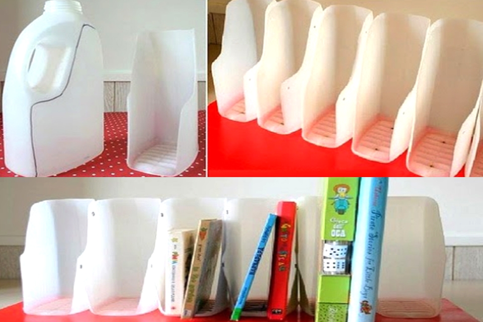 Tái chế chai nhựa làm giá sách.
