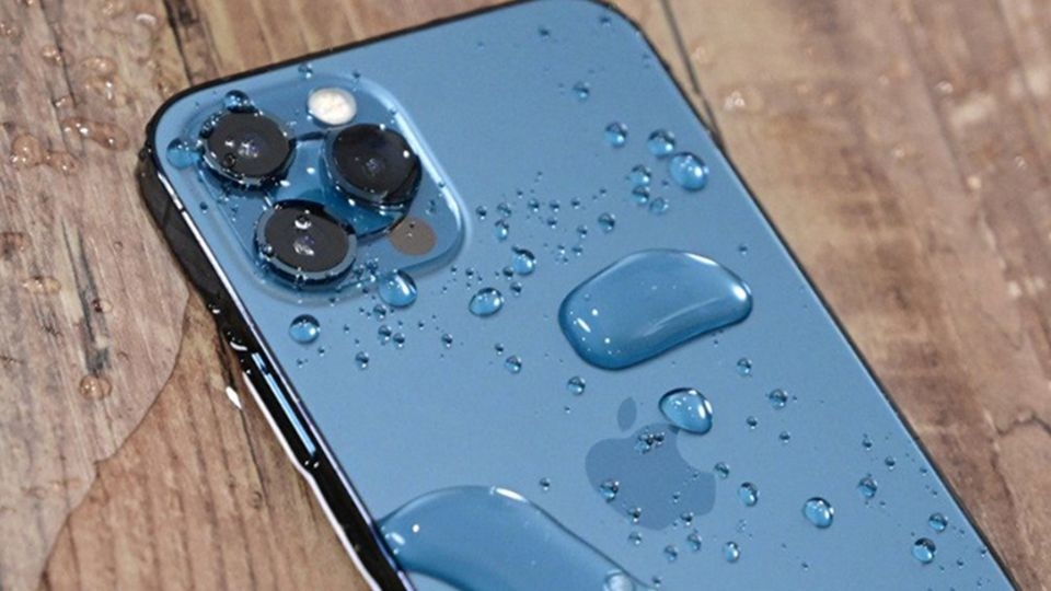 Khả năng chống nước của các phiên bản iPhone 14, 14 Plus, 14 Pro có gì khác?
