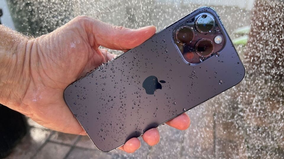 Khả năng chống nước của iPhone 14 Pro Max