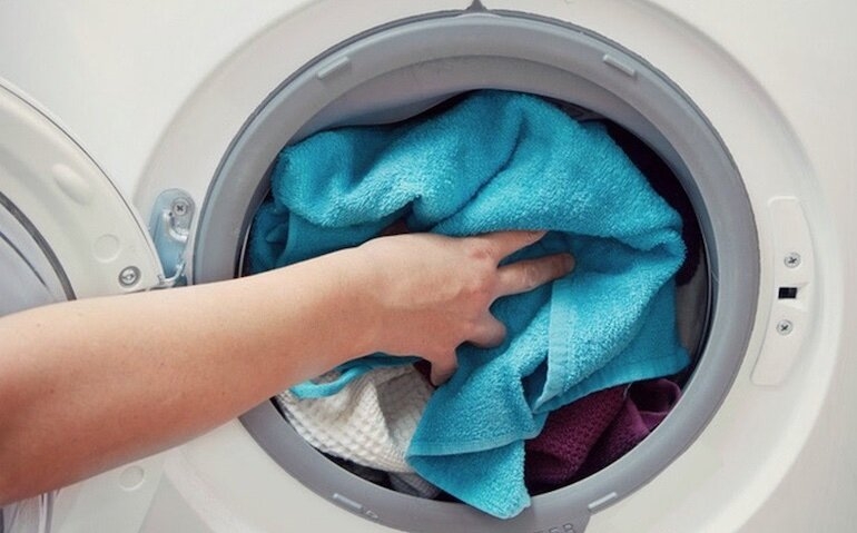 Máy giặt bị rung lắc mạnh khi vắt có nguyên nhân do đâu và cách khắc phục cụ thể như thế nào? 1