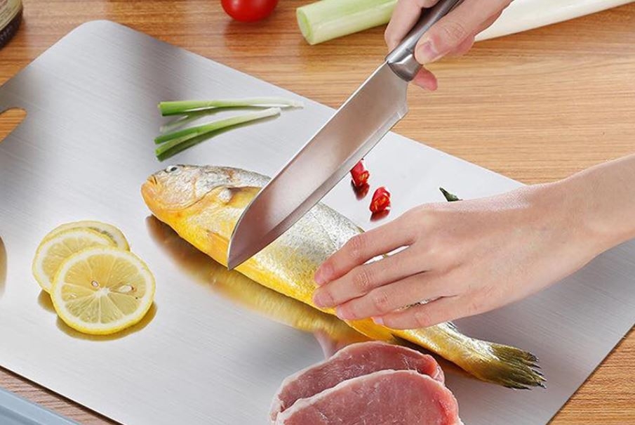 dùng thớt inox có tốt không 1