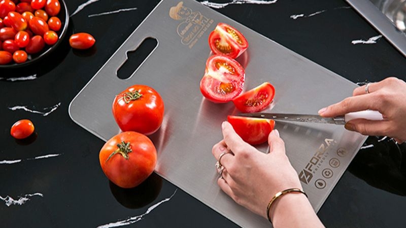 dùng thớt inox có tốt không 2