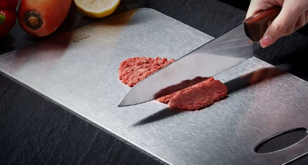 dùng thớt inox có tốt không 4