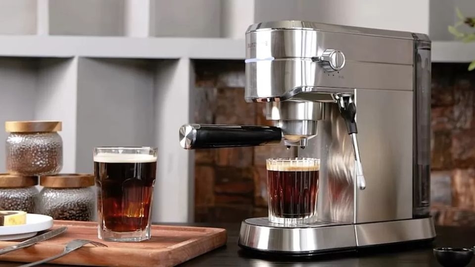 Do nước trong máy pha cafe quá đầy
