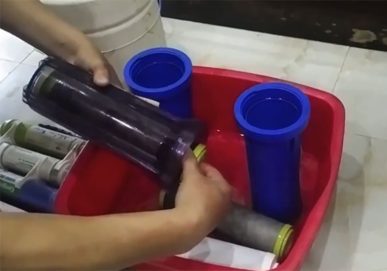 Vệ sinh lõi lọc nước sai cách có tác hại như thế nào? Thời gian thay lõi lọc nước chuẩn nhất là bao lâu? 3
