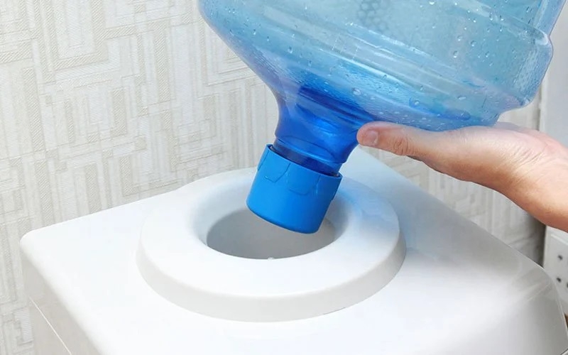 Cách lắp đặt cây nước nóng lạnh cụ thể như thế nào? Khi lắp đặt cây nước nóng lạnh có gì cần lưu ý? 2