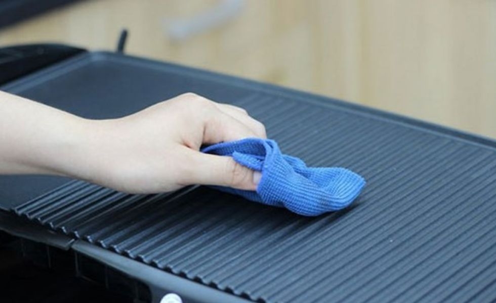 vệ sinh bếp nướng điện