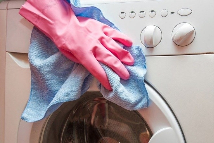 Vệ sinh cửa máy giặt