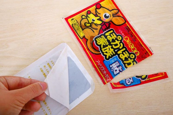 cách dùng miếng dán giữ nhiệt 6