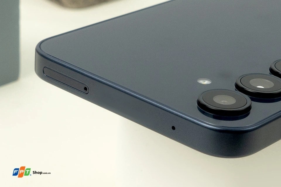 Trên tay Galaxy A35 5G (ảnh 6)