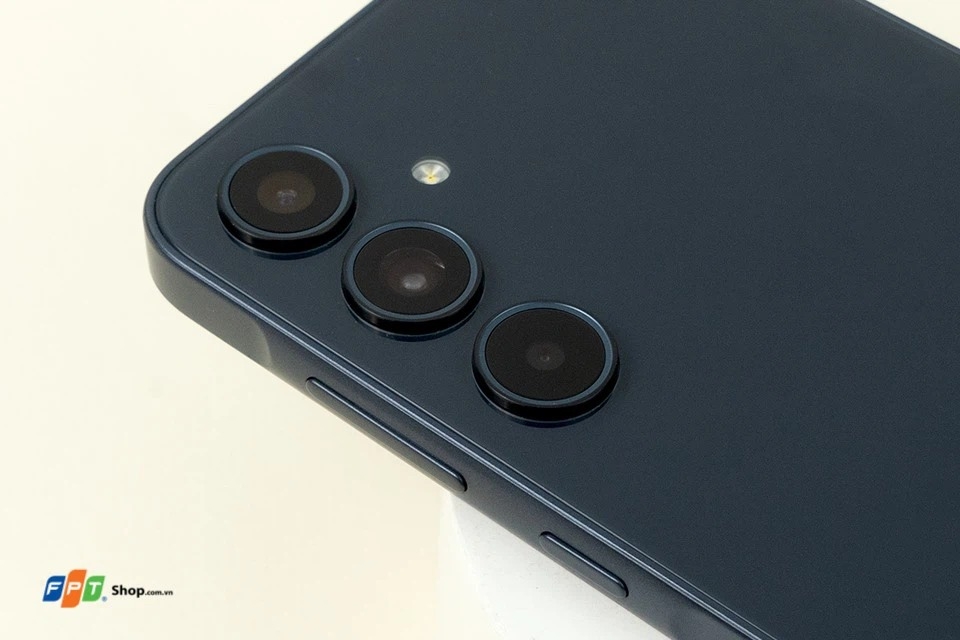 Trên tay Galaxy A35 5G (ảnh 3)