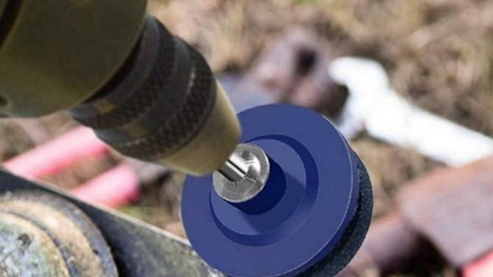 Chế máy cắt cỏ từ máy mài cầm tay