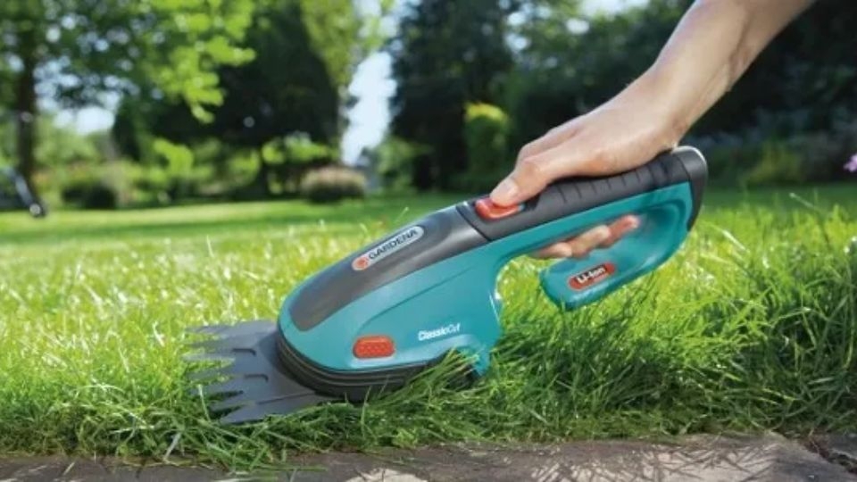 Cách chế máy cắt cỏ cầm tay mini