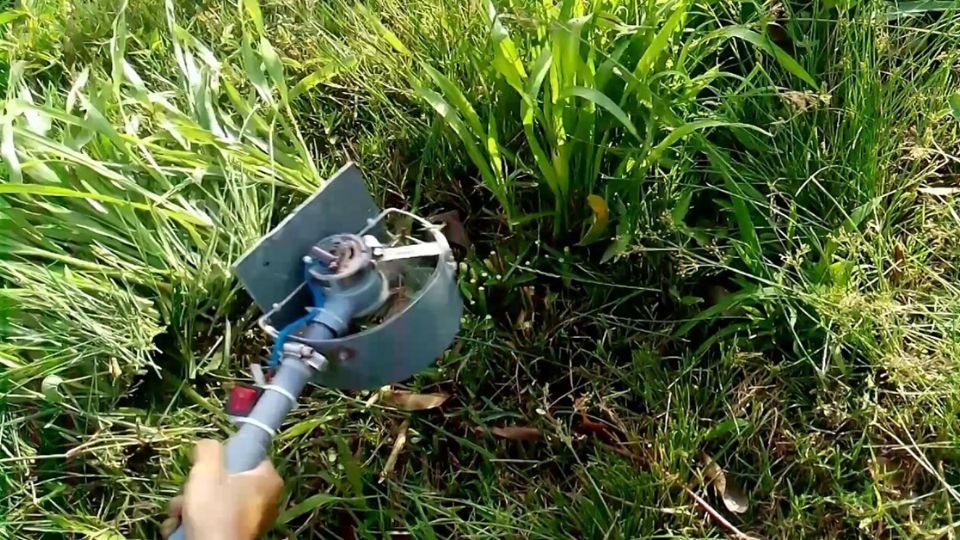 Máy cắt cỏ cầm tay mini
