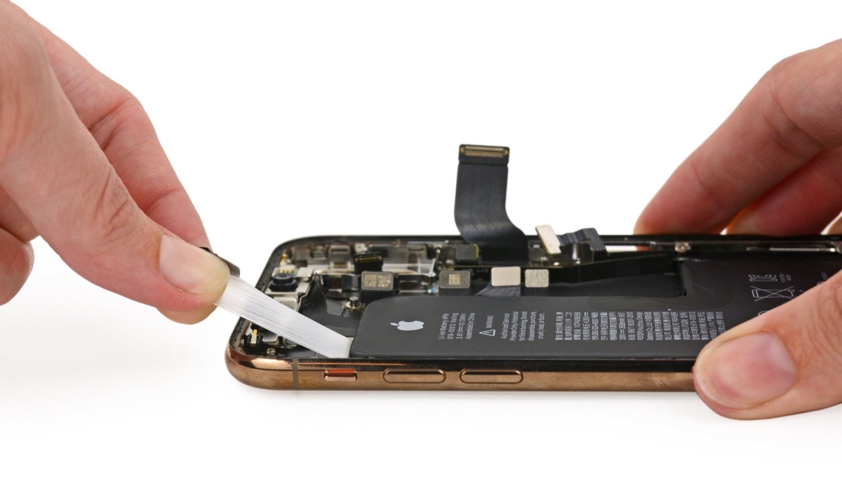 Hãy xử lý nhanh và đúng cách khi iPhone XS Max vô tình rơi xuống nước