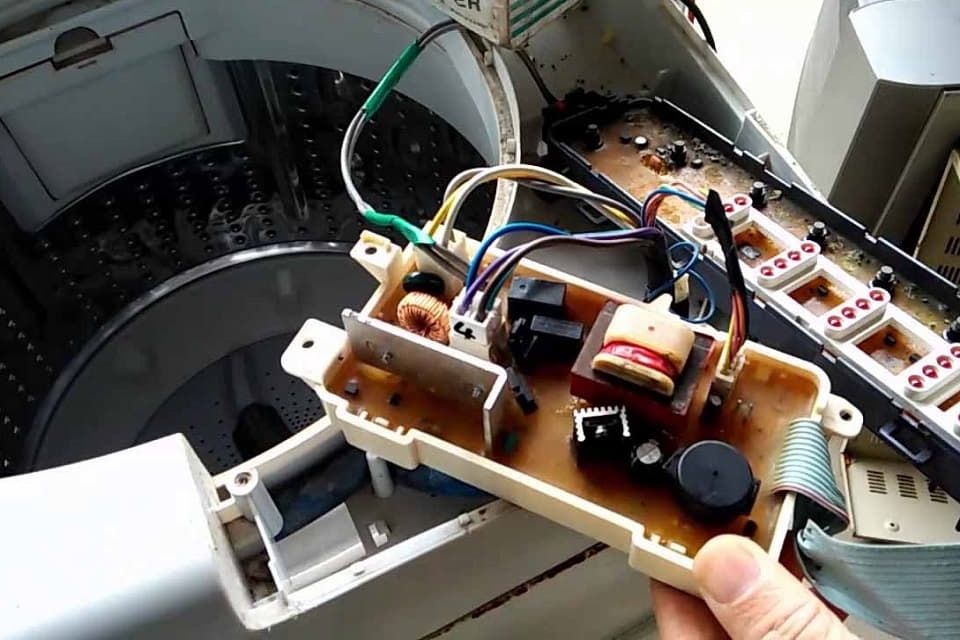 Lỗi E2 máy giặt Toshiba 3