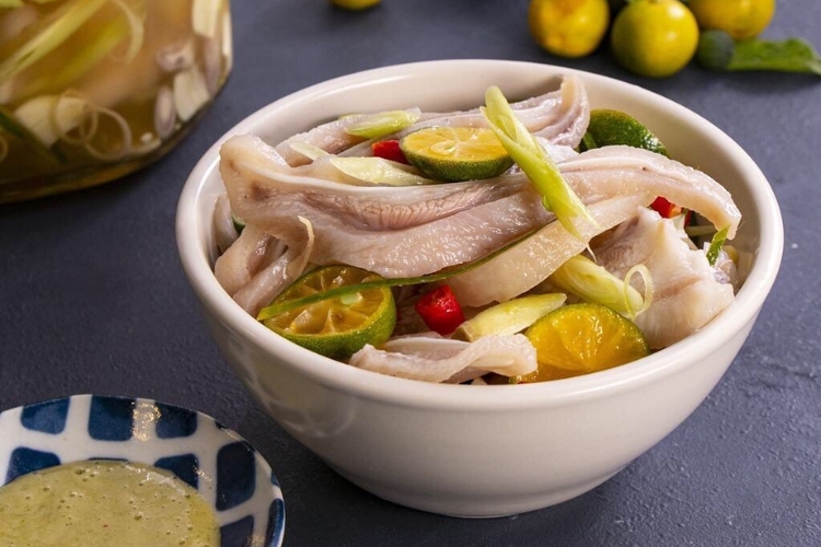 Cách làm tai heo ngâm sả tắc