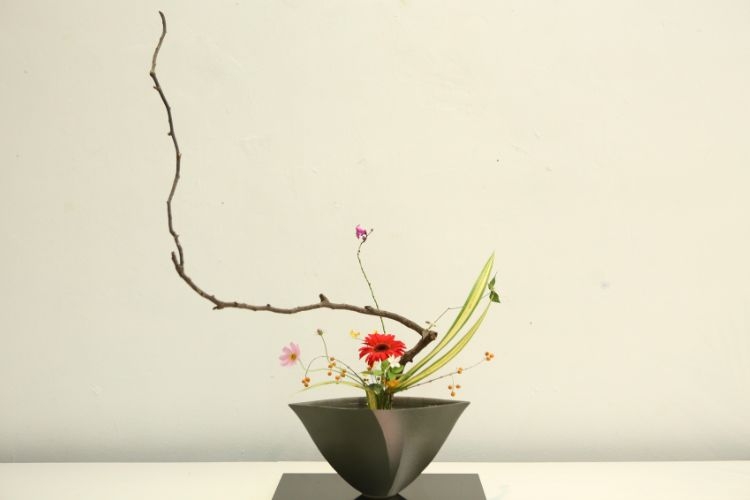 Cắm hoa Ikebana là gì?