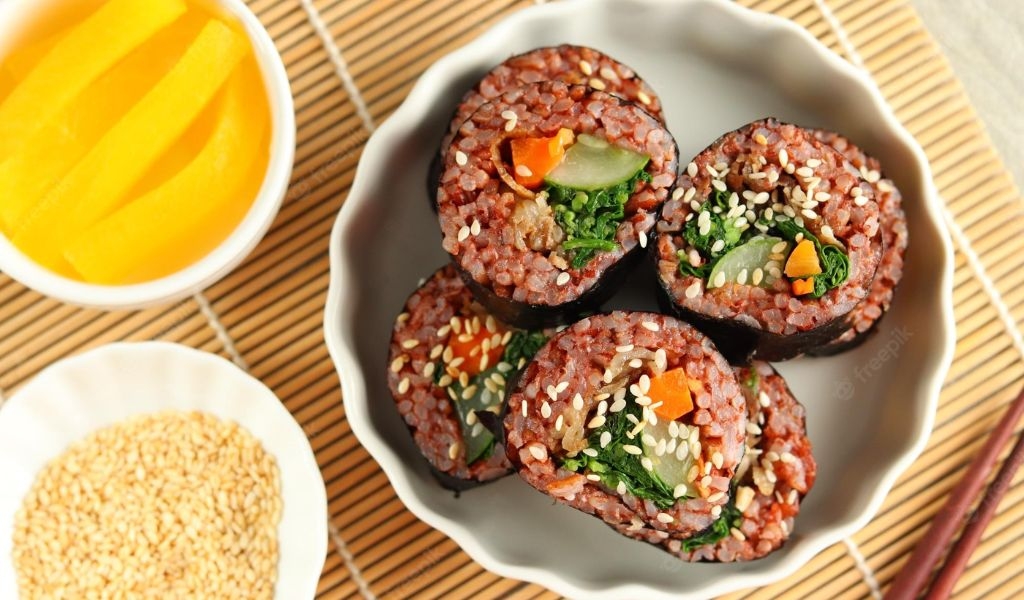 Cách cuộn cơm rong biển bằng tay đơn giản ai cũng có thể làm được và lưu ý để làm thành công 4