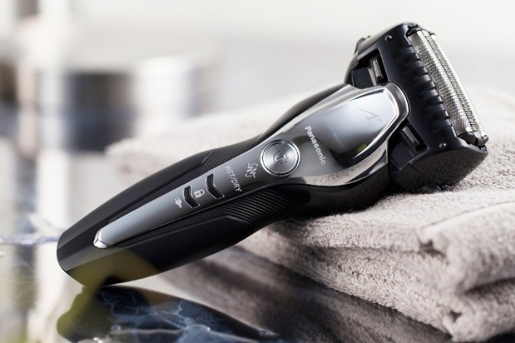 máy cạo râu có được mang lên máy bay không