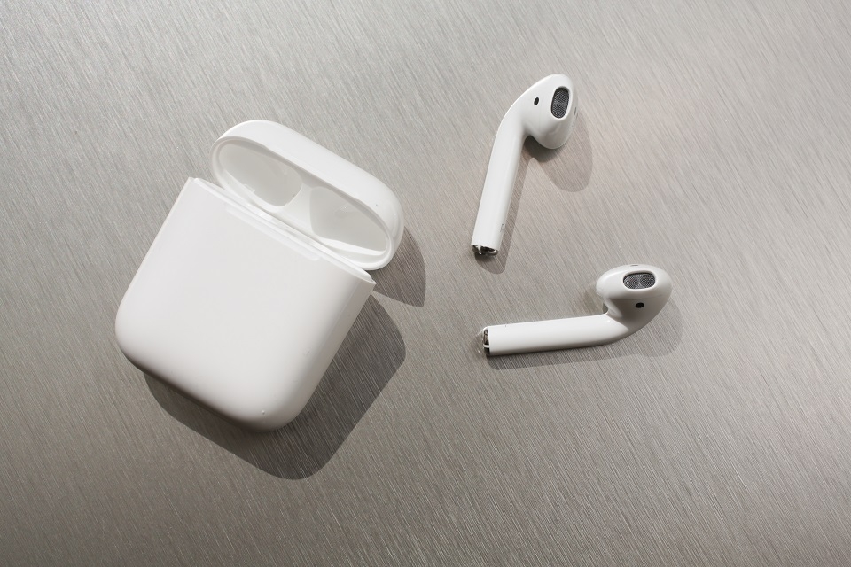AirPods 1 (2016)