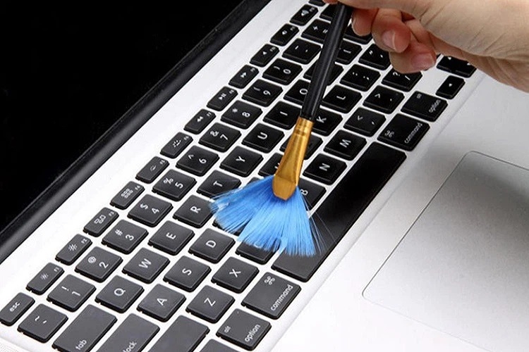 Thường xuyên vệ sinh laptop