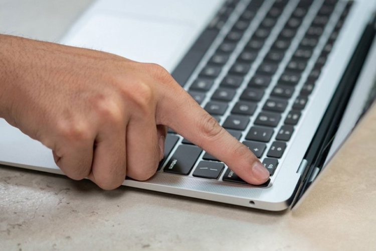 Màn hình laptop vô nước