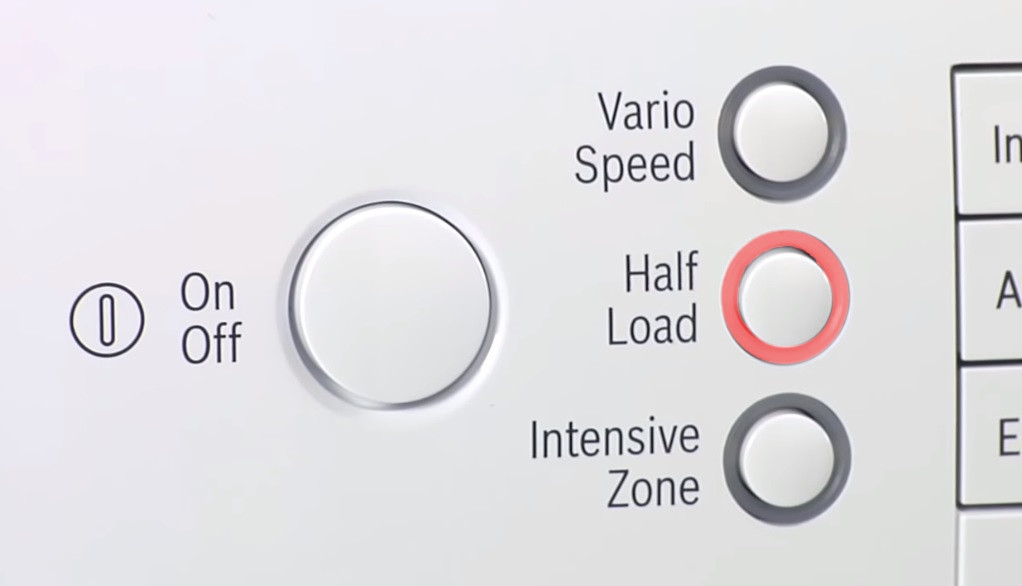 Chế độ Half Load (rửa nửa tải) là một tính năng thường được tích hợp trong các loại máy rửa bát hiện đại