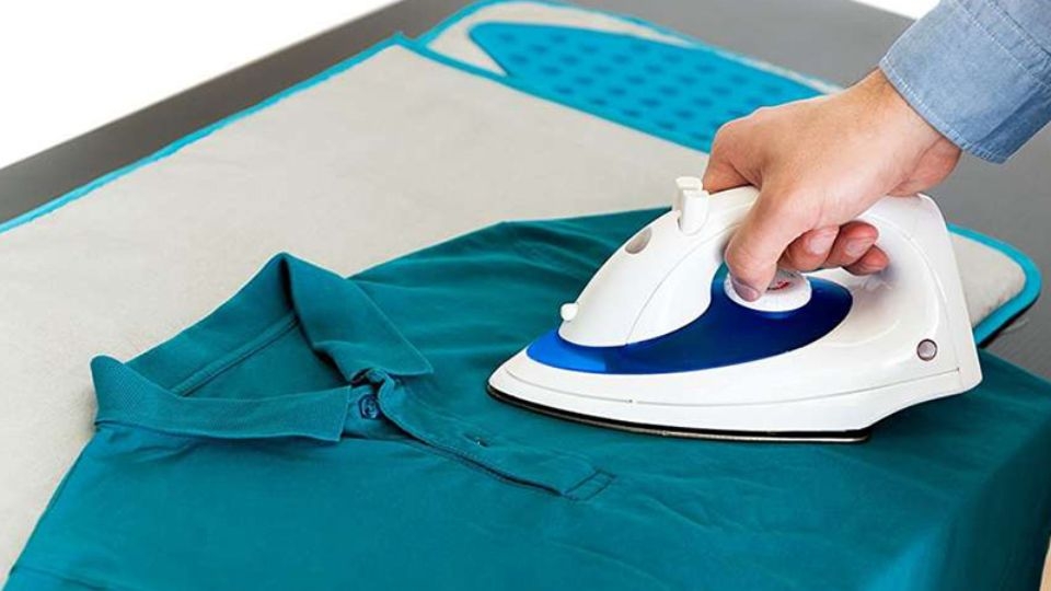 Bàn ủi có được mang lên máy bay không 1