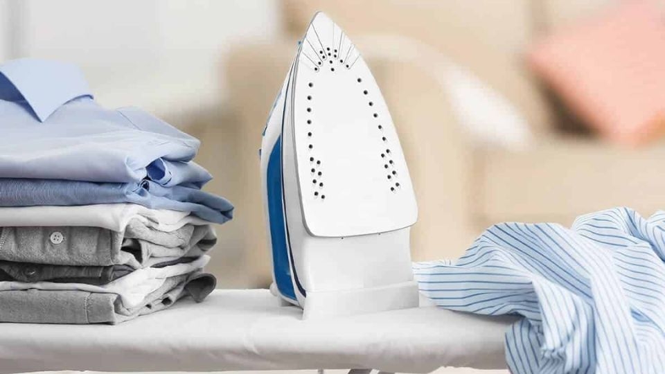 Bàn ủi có được mang lên máy bay không 2