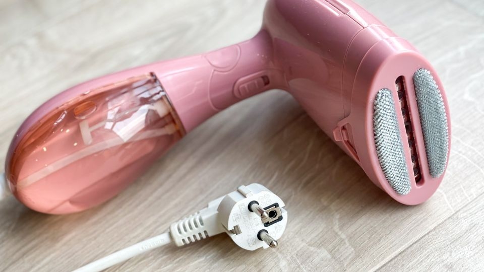 Bàn ủi có được mang lên máy bay không 4