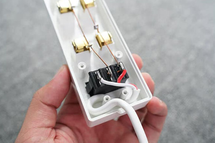 Hướng dẫn chi tiết cách nối dây điện vào ổ cắm cực kỳ an toàn và nhanh chóng Hình 3