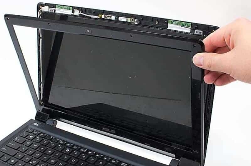 Mở laptop với góc độ vừa đủ