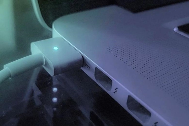 Laptop bị đen màn hình do nguyên điện không ổn định