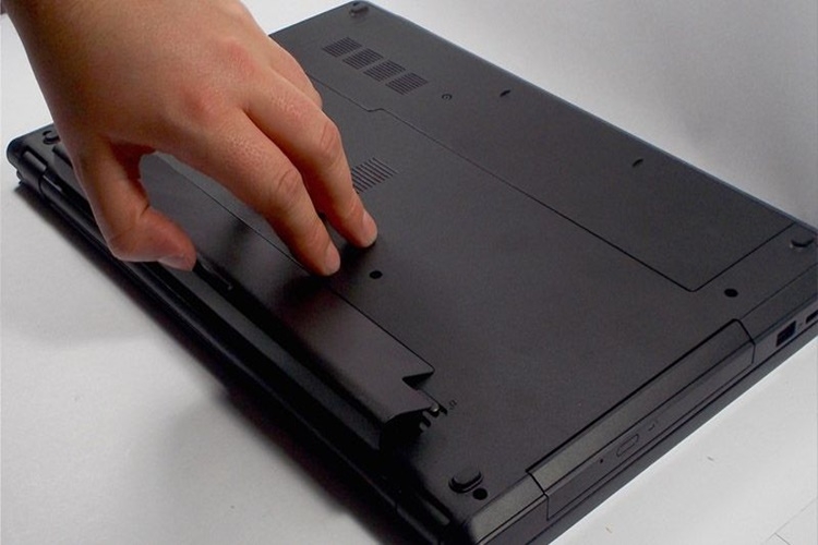 Màn hình laptop bị hỏng, vỡ khi bị va đập mạnh