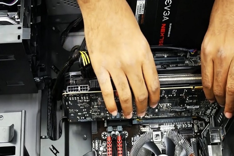 Màn hình không lên có thể do card màn hình bị hư