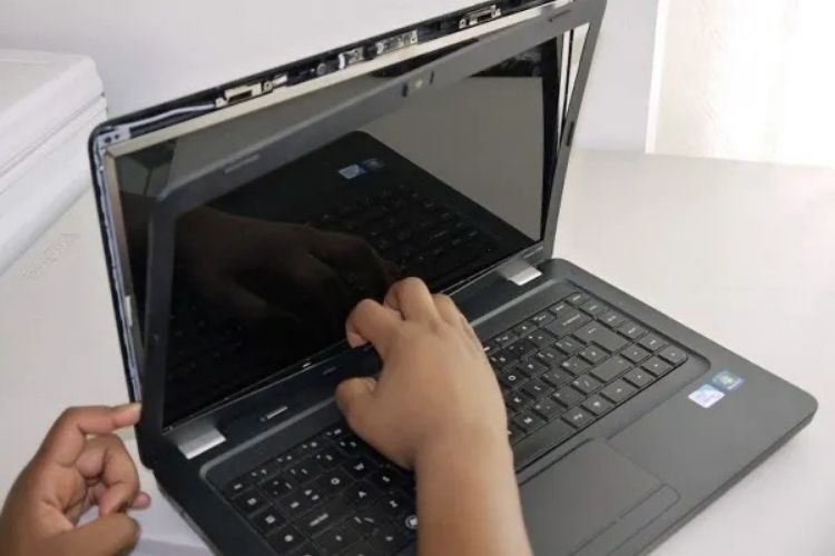 viền màn hình laptop bị hở (hình 4)