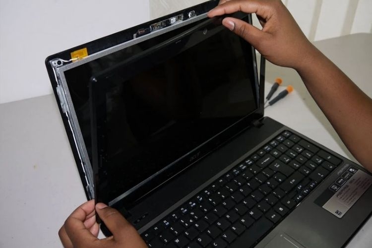 viền màn hình laptop bị hở (hình 5)