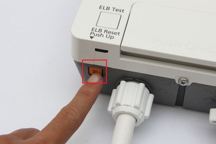 Gạt nút ELB nên để kích hoạt chế độ chống giật ELCB