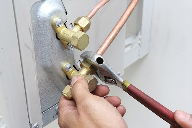 Khóa ga máy lạnh giúp ngăn chặn ga rò rỉ ra ngoài