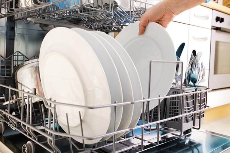 Viên rửa bát làm sạch và giúp bát đĩa sáng bóng