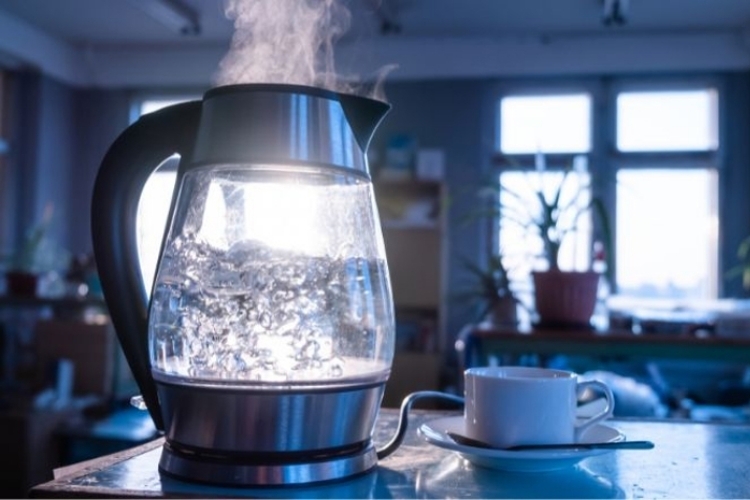 Ấm không ngắt điện khi nước sôi