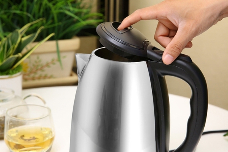 Nút công tắc ấm đun không bật được