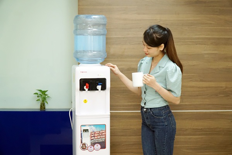 cây nước nóng lạnh văn phòng (hình 1)\