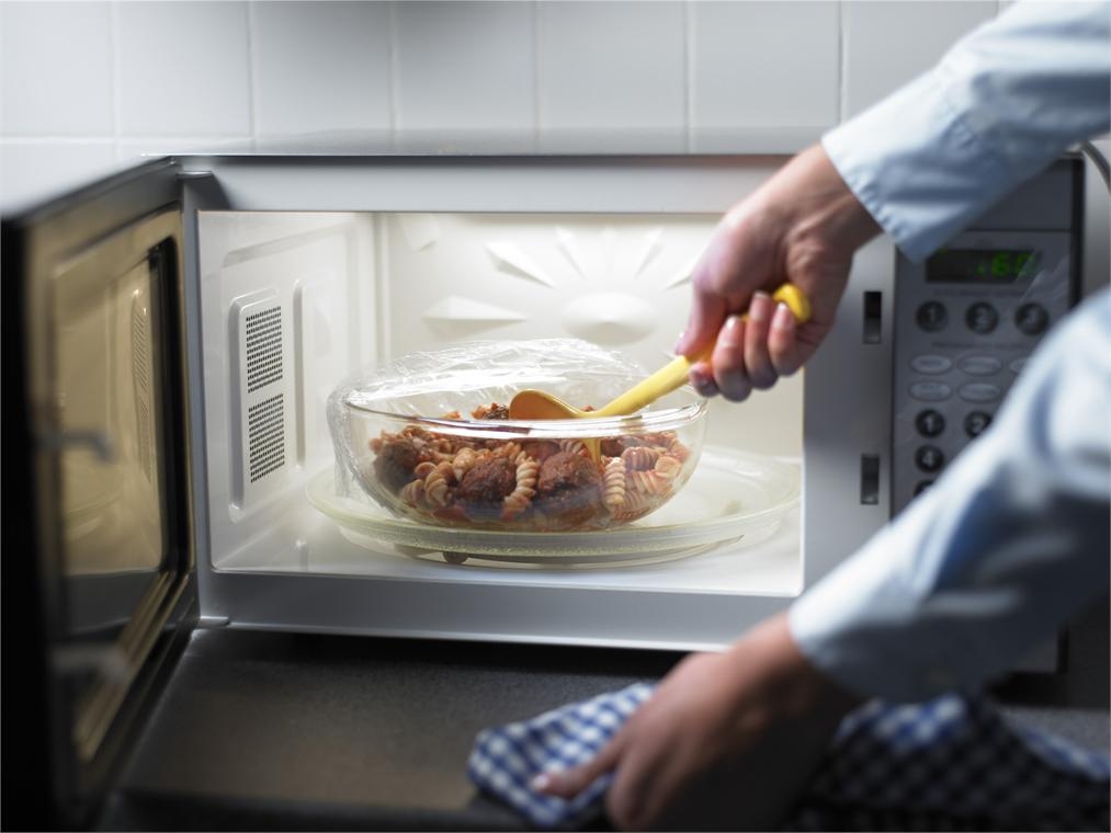 Cần lưu ý những nguyên tắc khi sử dụng lò vi sóng