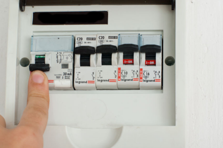 Mách bạn cách vệ sinh bình nóng lạnh tại nhà vừa an toàn vừa tiện lợi - hình 2