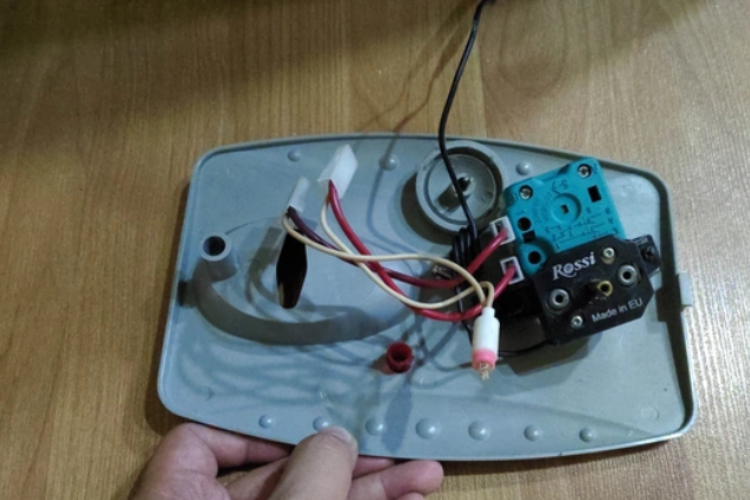 Mách bạn cách vệ sinh bình nóng lạnh tại nhà vừa an toàn vừa tiện lợi - hình 3