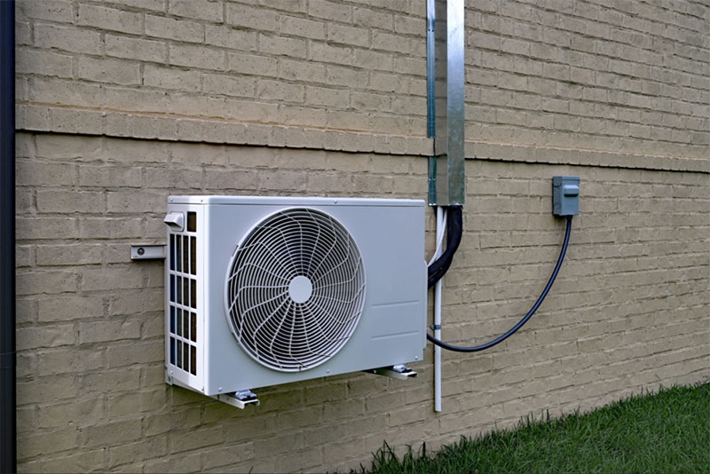 Cục nóng máy lạnh để ngoài trời có sao không hình 2