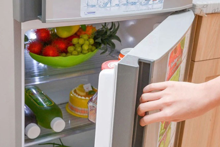 Quên đóng cửa tủ