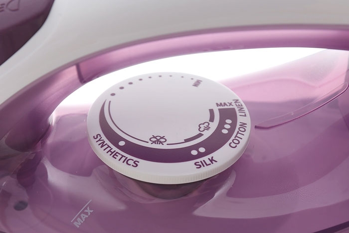 Cách điều chỉnh nhiệt độ bàn ủi khô và bàn ủi hơi nước cụ thể cho từng loại 5